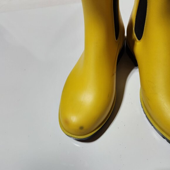 Girls' Yellow Rubber Rain Boots – Size 2 - Picture 2 of 9